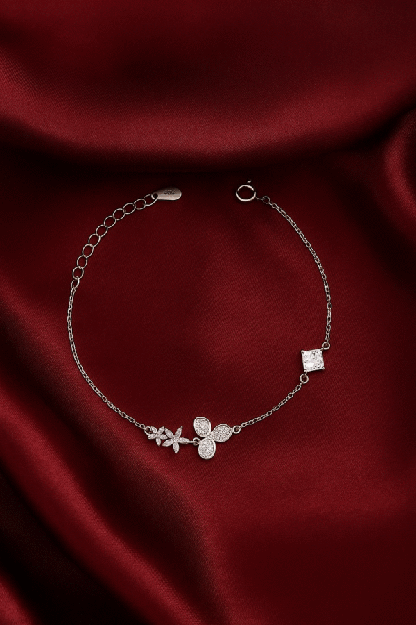 SILVER CLOVE AURA BRACELET
