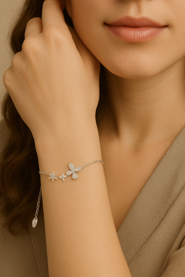 SILVER CLOVE AURA BRACELET - Image 2