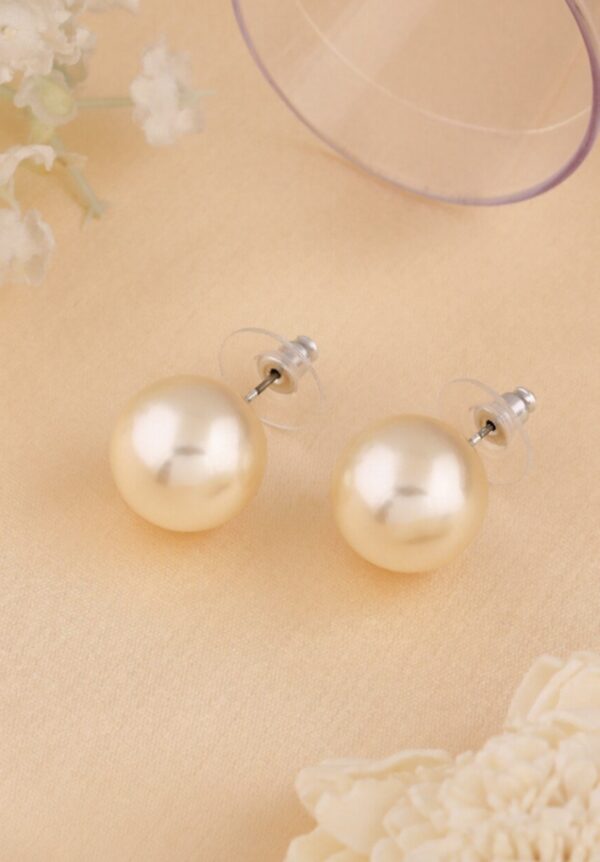 CLASSIC PEARL EARRINGS