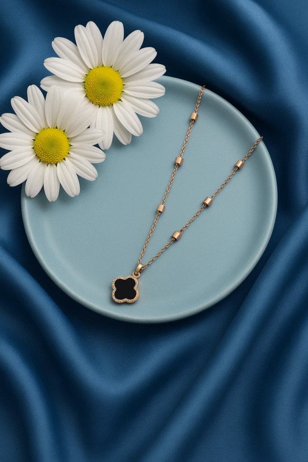 CLOVE JOUEL NECKPIECE